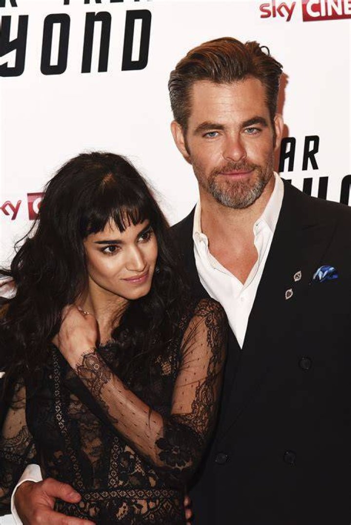 sofia boutella and new boyfriend keean johnson attend the vanity fair