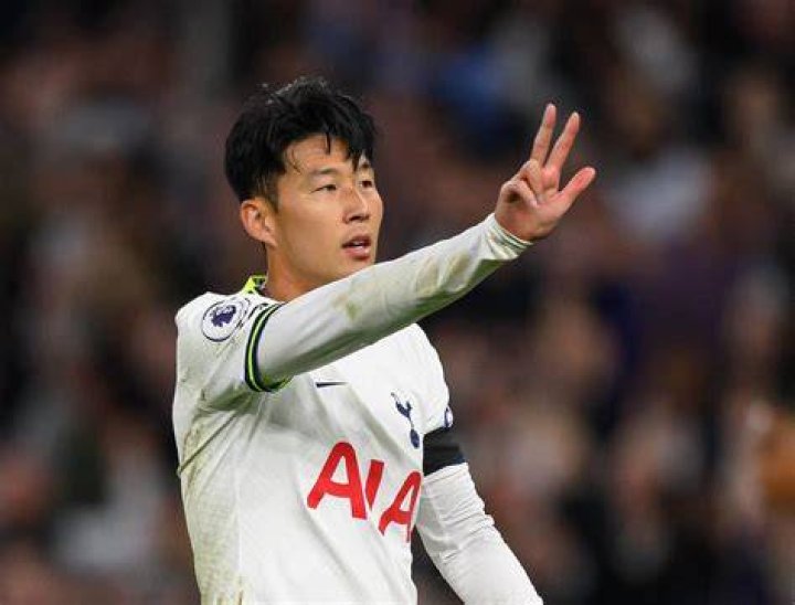 son celebrating in fifa