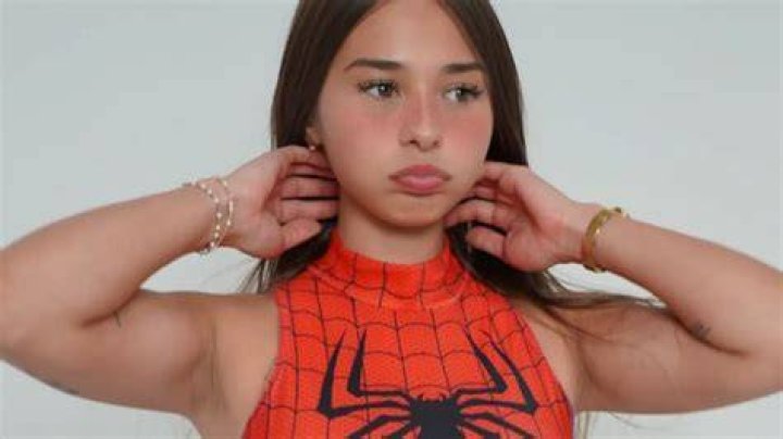Sophieraiin desnuda