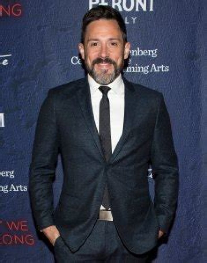 Steve Kazee Admits He’s a ‘Hopeless Romantic’