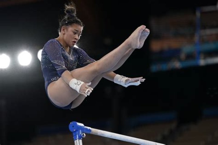 Suni Lee deleting social media ahead of balance beam final