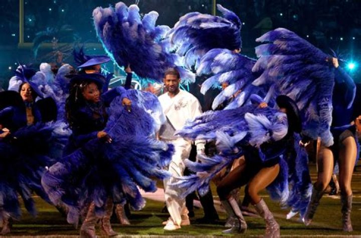 Super Bowl halftime performer Usher takes off shirt, brings out Alicia