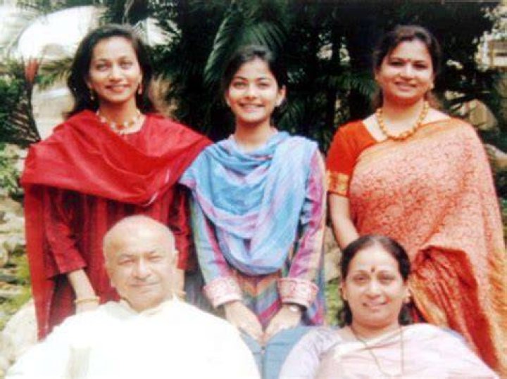 Sushil Kumar Shinde With Family
