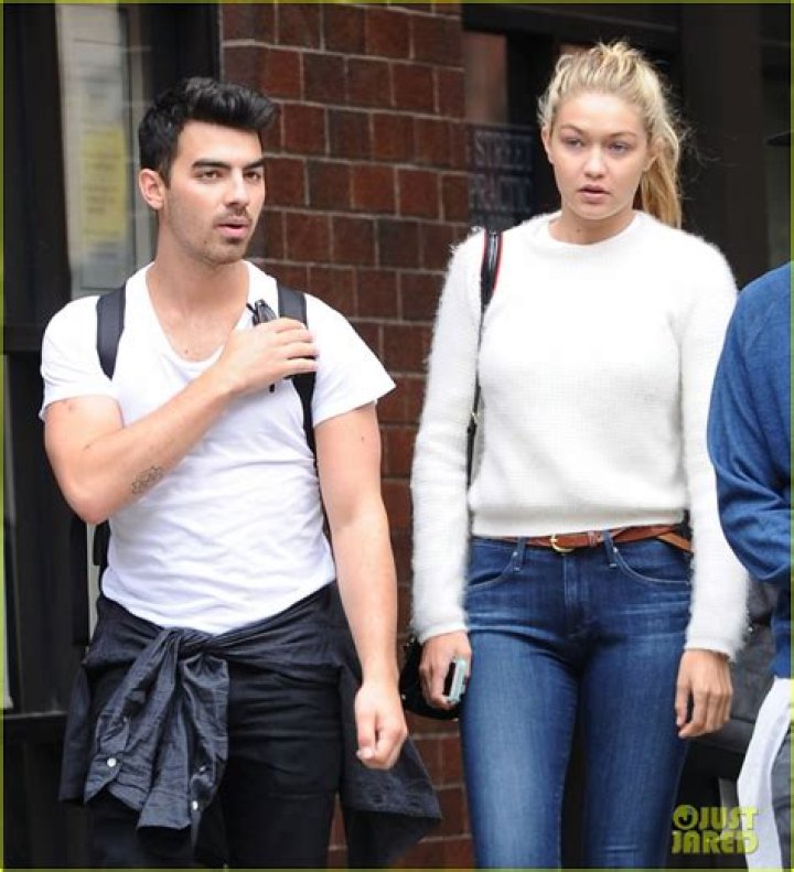 Take That, Gigi! Joe Jonas May Have A New Model Girlfriend!