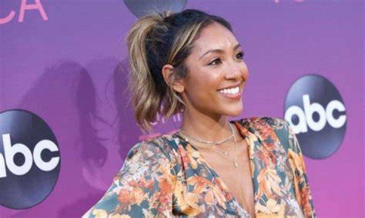 Tayshia Adams Age, Biography, Height, Net Worth, Family & Facts