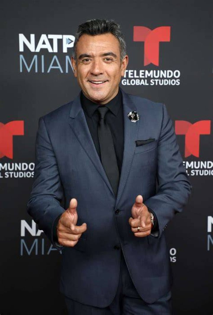 Telemundo adds Héctor Sandarti as cohost of “Un Nuevo Día” Media Moves
