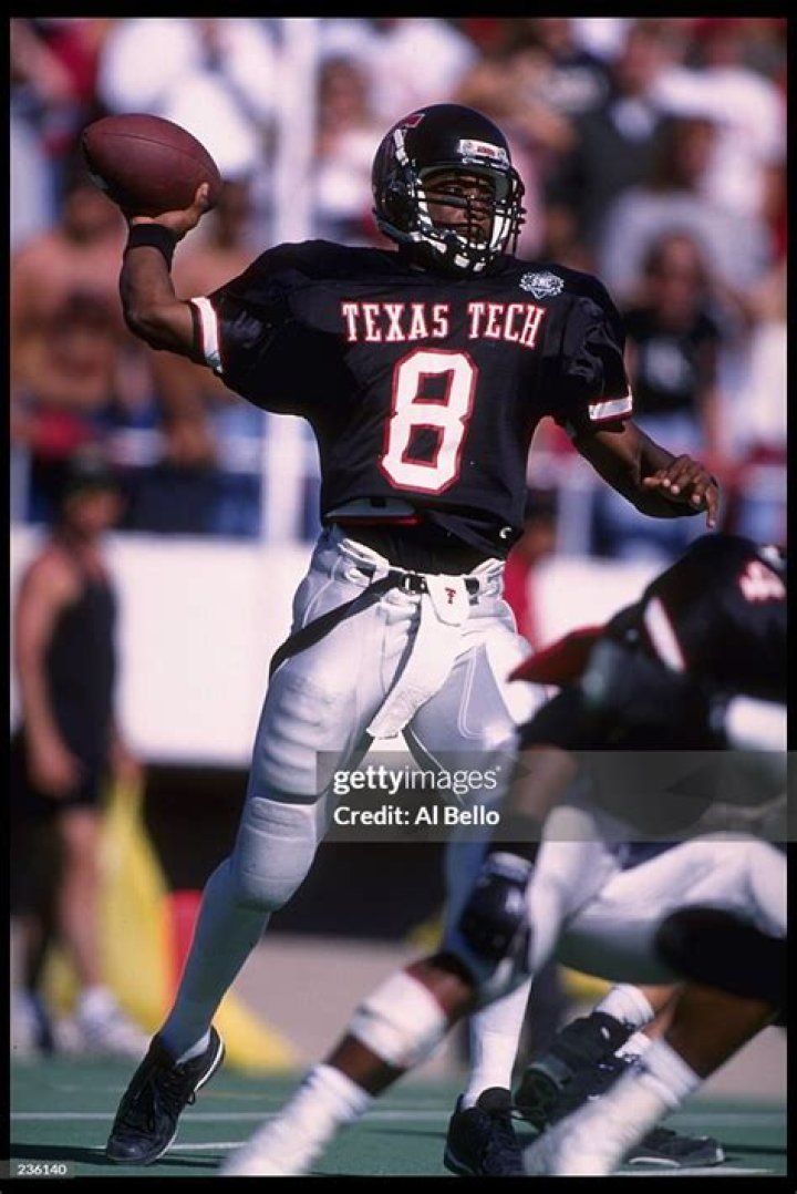 TEXAS TECH QUARTERBACK ZEBBIE LETHRIDGE SETS TO THROW A PASS DURING