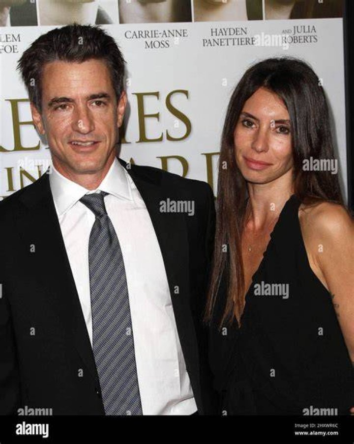Tharita Cesaroni Biography Who Is Dermot Mulroney's Wife?