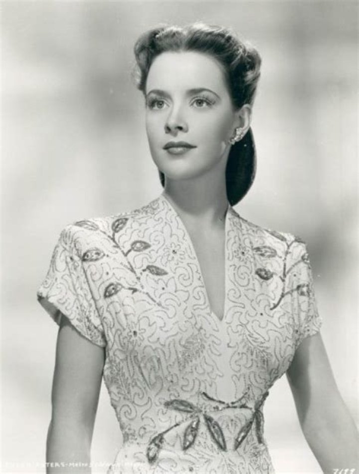 The Archetypal British Beauty Glamorous Photos of Patricia Roc in the