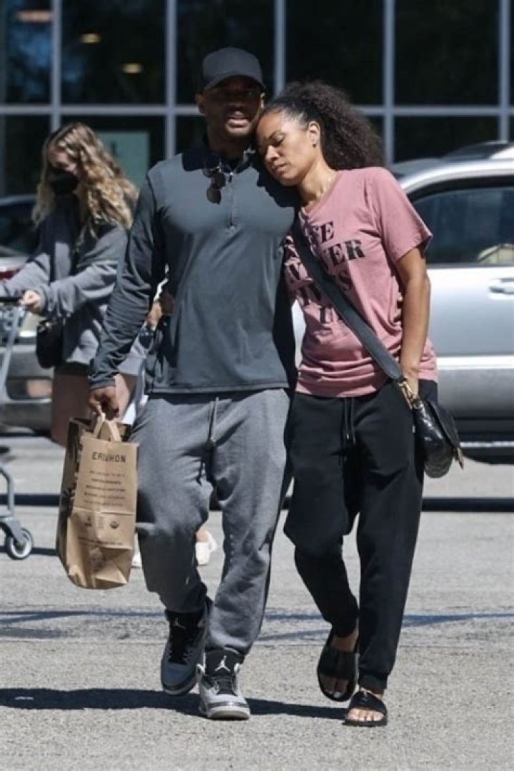 Tomasina Parrott Grocery shopping at Erewhon Market in Calabasas 08