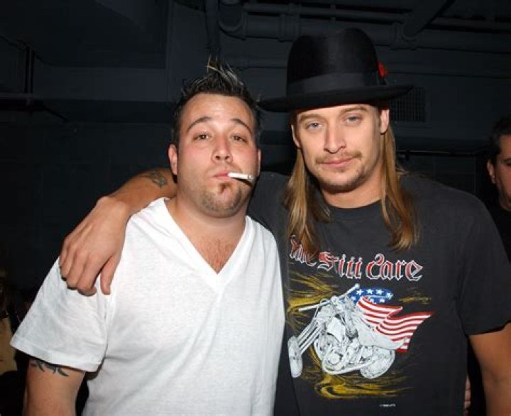 Tren Gaya 36+ Uncle Kracker And His Wife