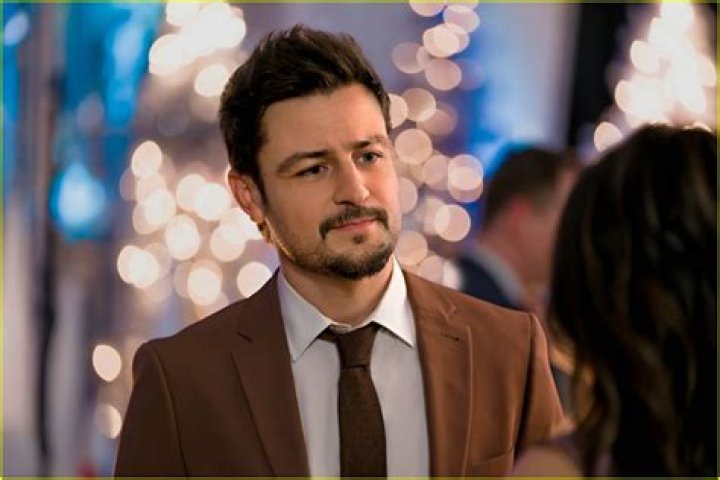 Tyler Hynes Opens Up About His Chemistry with Hallmark CoStar