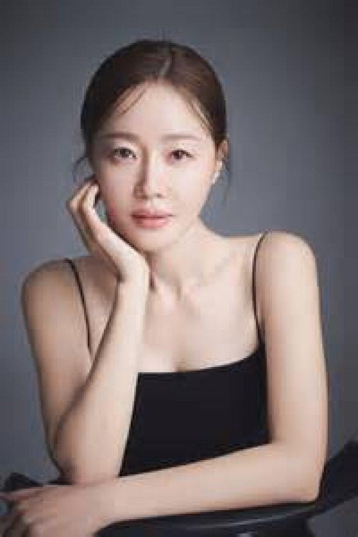 Uhm Kijoon Profile Images — The Movie Database (TMDb)