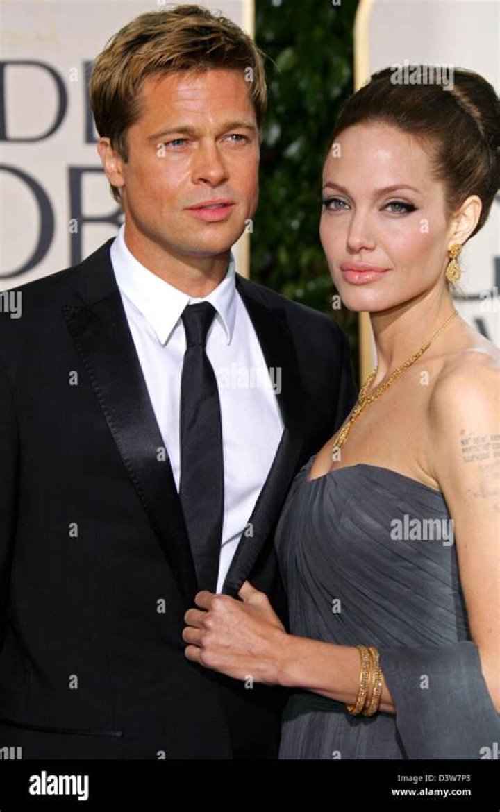 US actress Angelina Jolie (R) and her boyfriend US actor Brad Pitt (L