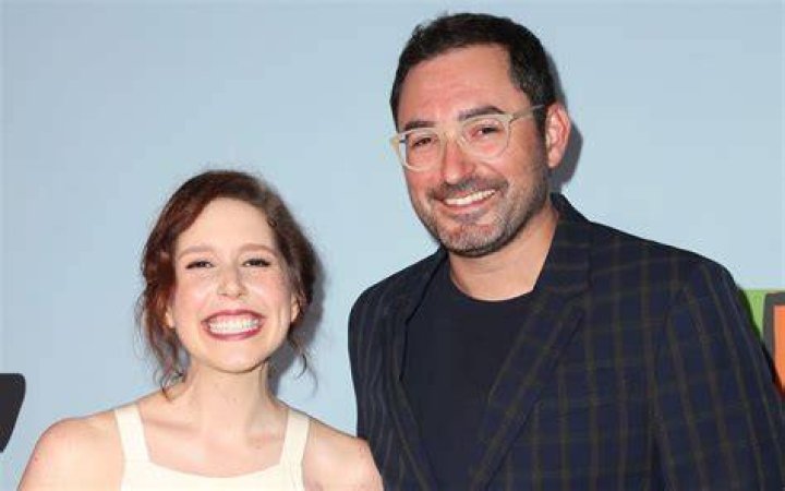 Vanessa Bayer Husband, Is She Married? Dating Timeline