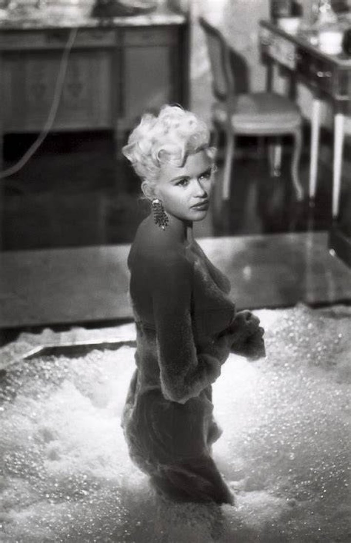 Vintage Photos of Jayne Mansfield and Sam Brody During Their Dating