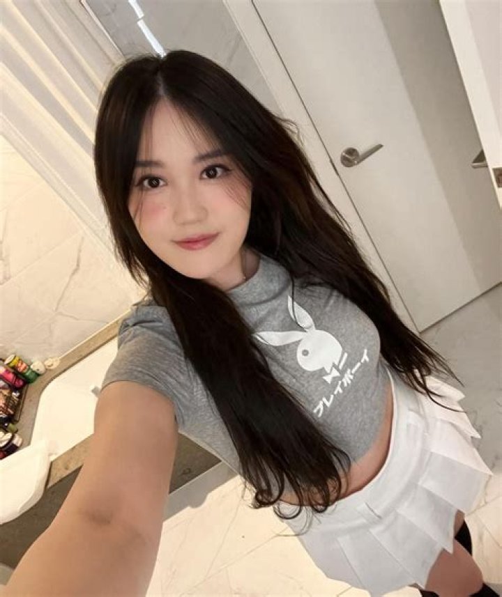 Viptoria Asian nude showing off her perfect body&hellip; r/twitchasians