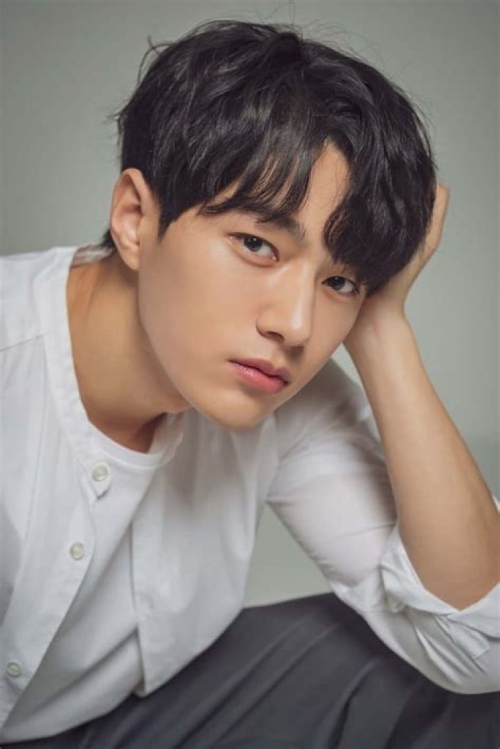 Watch Kim Myung Soo (INFINITE&rsquo;s L) Gifts Fans With MV For 1st Official