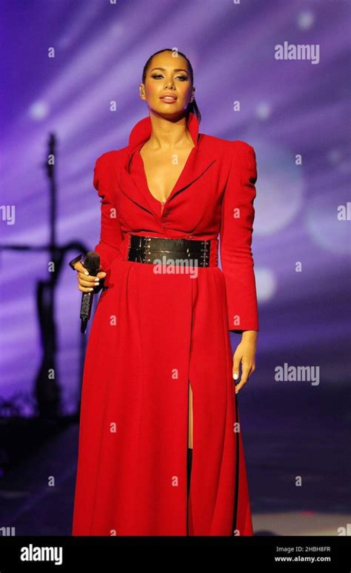 Watch Leona Lewis Performs At China's CCTV's New Year's Eve Special