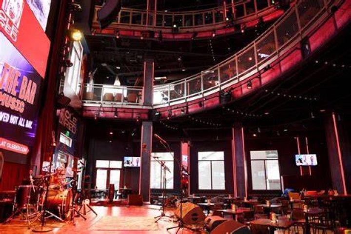What Bar Does Blake Shelton Own in Nashville? 2024