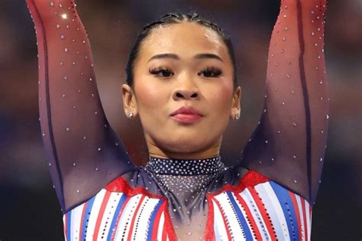 What does Suni Lee's boyfriend Jaylin Smith do for a living?