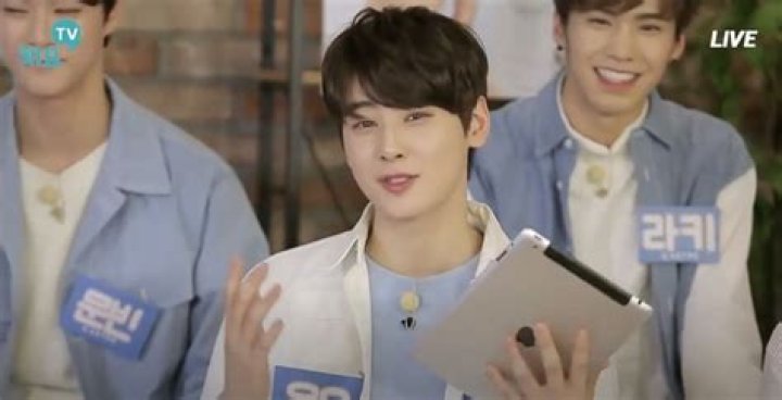 Who Catches His Eye? ASTRO&rsquo;s Cha Eunwoo Picks His Ideal Type From Top