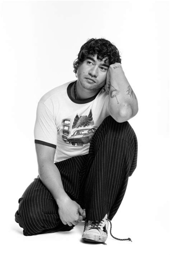 Who is Calum Hood’s Girlfriend? Is He Dating Anyone in 2023? The