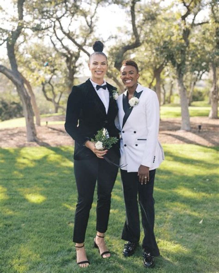 Who Is Danielle Robinson? Alysha Clark Partner Married Life