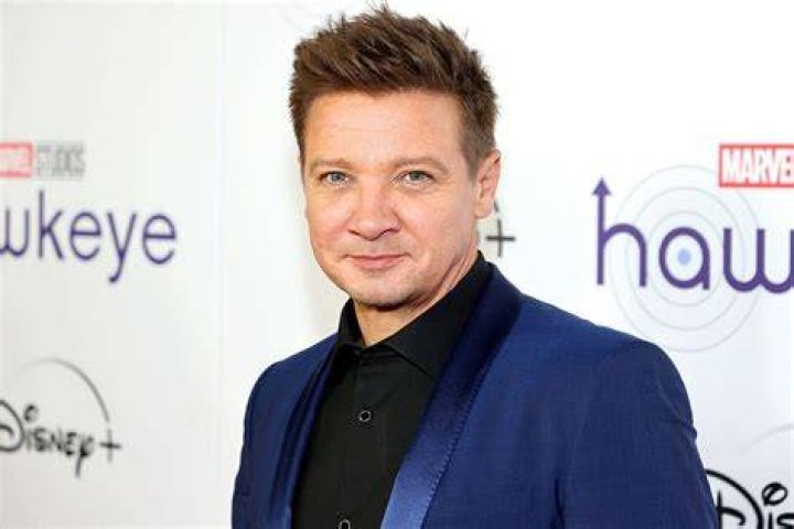 Who is Jeremy Renner's exwife and does he have a girlfriend now? HELLO!