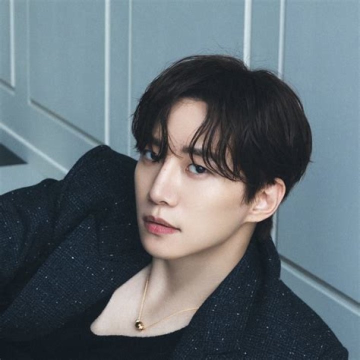 Who Is Lee JunHo Brother? Siblings And Parents