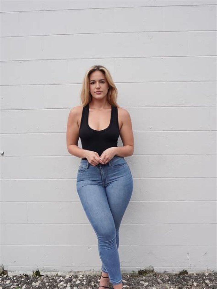 Who is Marissa Dubois? (Model) Biography, Age, Boyfriend, Height & Wiki