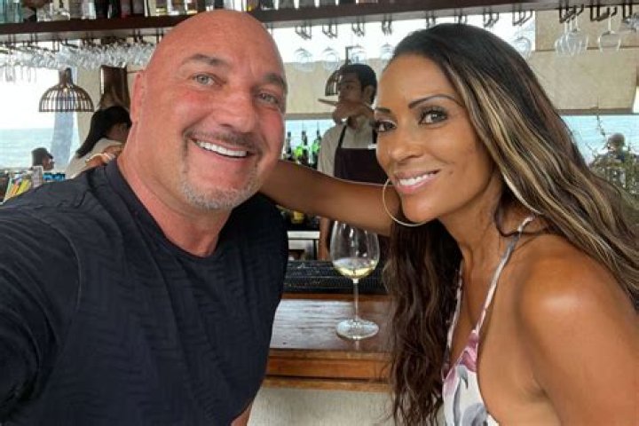 Who is Rosie Tenison, girlfriend of Fox NFL reporter Jay Glazer? Opoyi