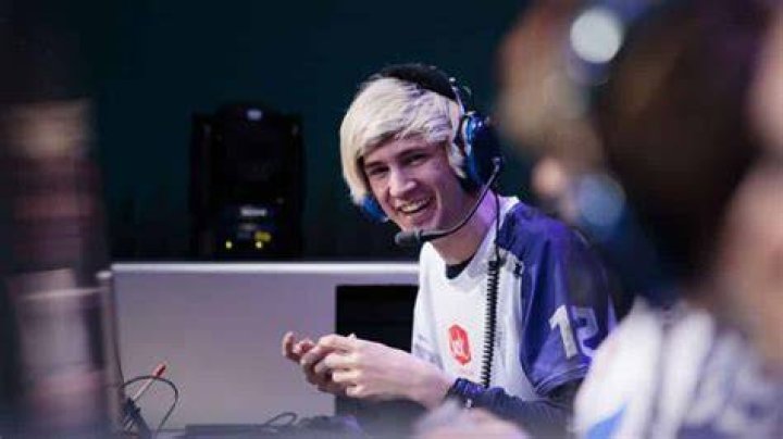 xQc playing in Overwatch league