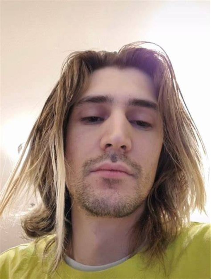 xqc with long hair
