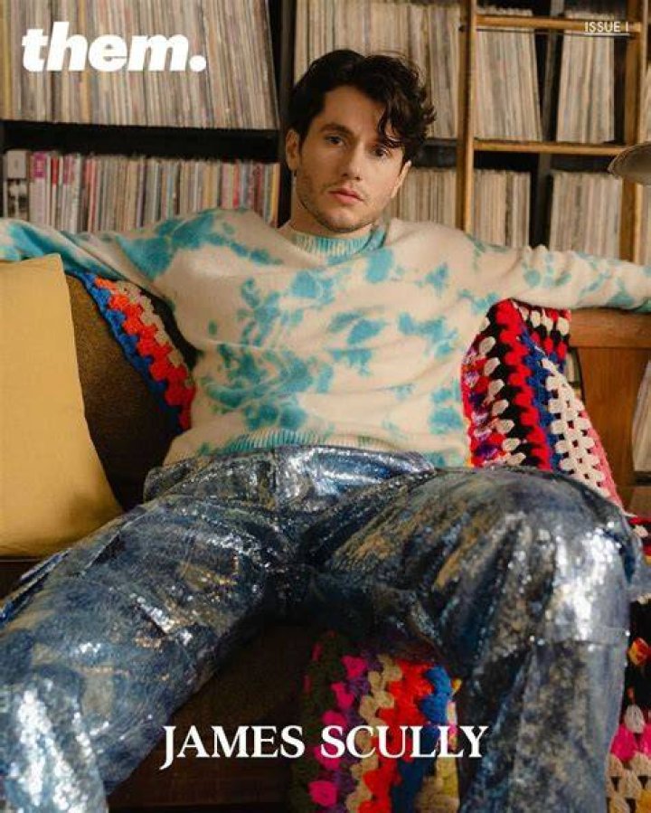 ‘You’ Star James Scully Talks Queer Representation and Playing Straight