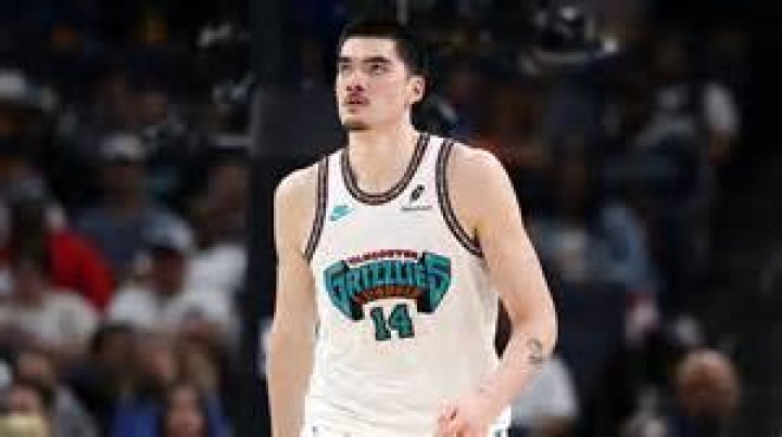 Zach Edey EmeliaHargun