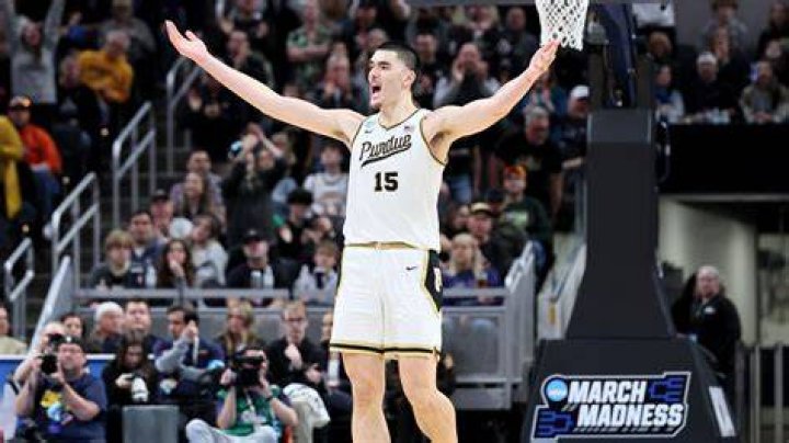 Zach Edey measurements Height, wingspan, hand size, foot size for