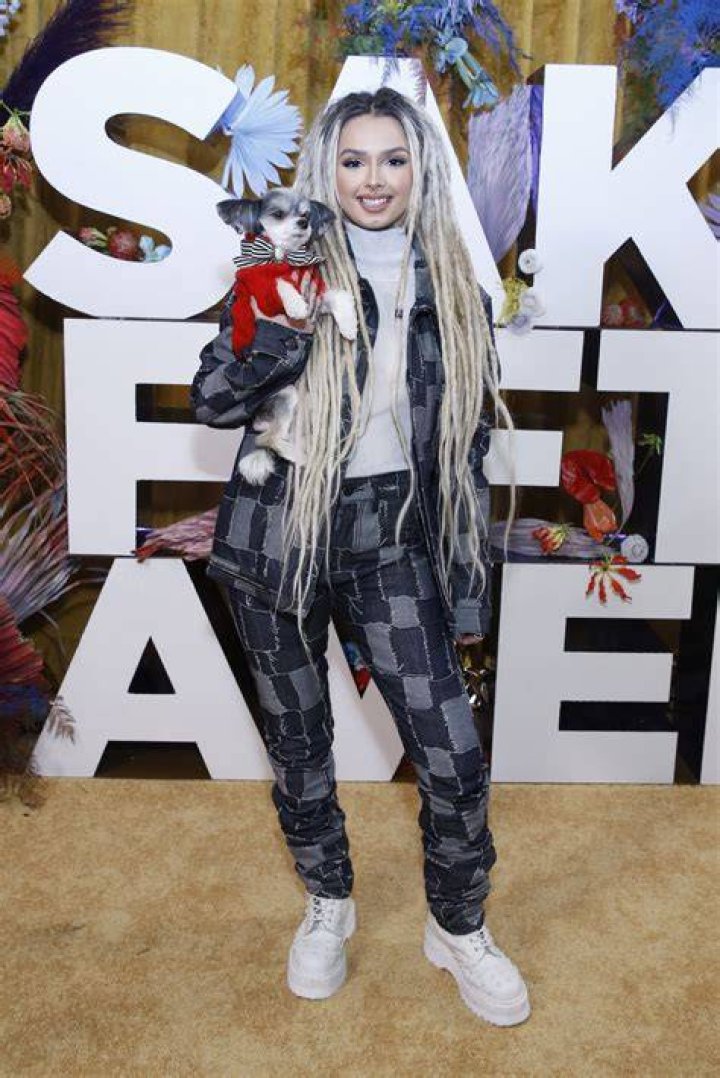 ZHAVIA