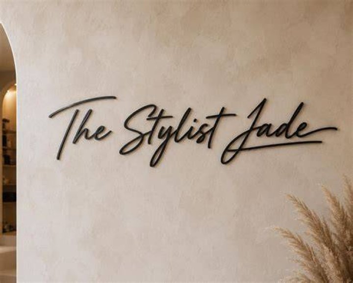 𝙛𝙤𝙡𝙡𝙤𝙬 𝙨𝙝𝙚2𝙗𝙤𝙪𝙟𝙞𝙚𝙚 in 2020 Stylist tattoos, Girl leg tattoos, Leg